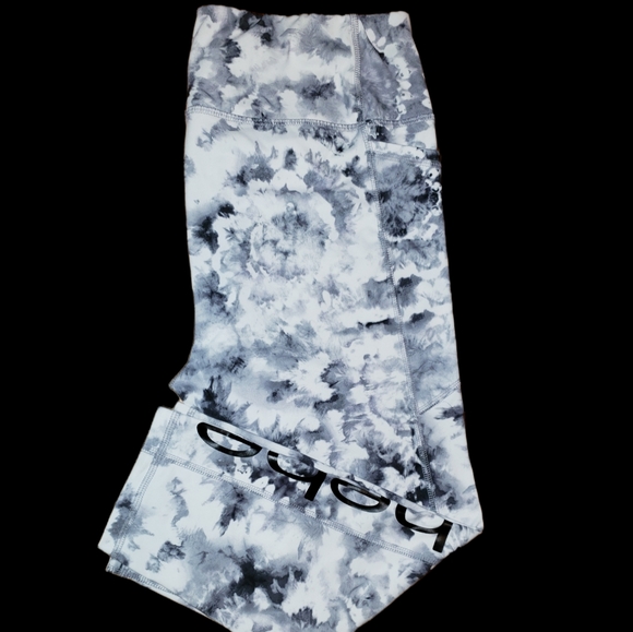 NEW Bebe Sport Capris - Picture 1 of 10